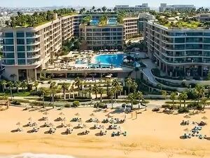 Studio Pool & Garden view with private beach