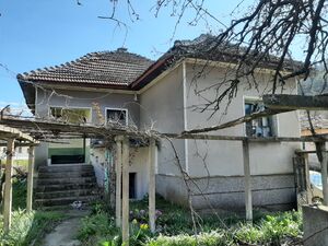 Big rural property with two houses, land and river view