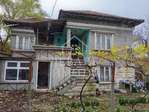 Two story house with a large yard Sredan Kula, Ruse