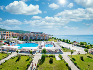 Beachfront Studio with Sea & Pool View | Premier Fort