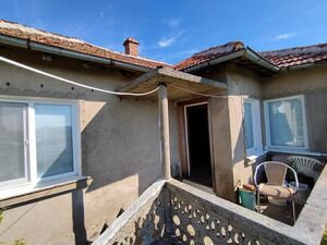 Two-storey house with beautiful panorama and a large yard 