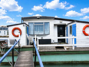  Project with Garden & Huge Potential - Odean  £39,995