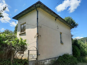Solid rural house with annex, garage, barn & big land plot 