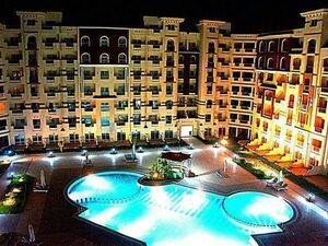 FlorenzaKhamsin in Arabia road in hurghada
