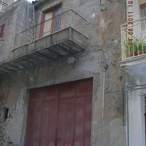 House with garage in Sicily - Dell'Arte Via Cinquemani