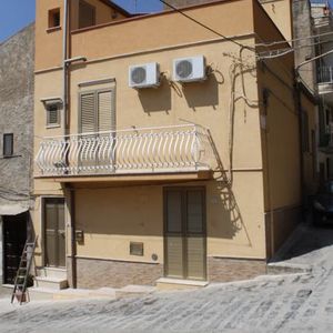 Panoramic Townhouse in Sicily - Casa Carubia Sta Cammarata