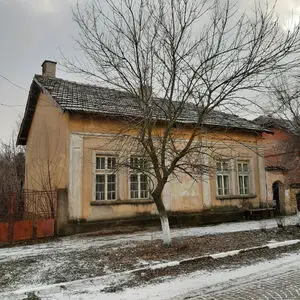 Country house located in proximity to park and fishing spots