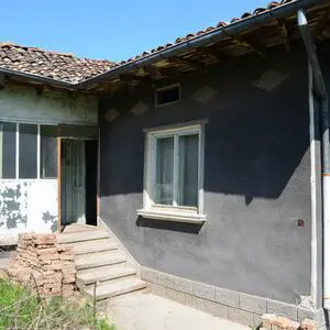 Rural house with 2437 sq.m. plot of land near Veliko Tarnovo