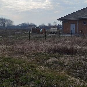 Building land with auxiliary building Rumenka,Serbia