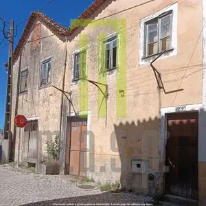 Granite stoned house for reconstruction in Central Portugal