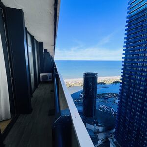 BEACHFRONT 1-BEDROOM APARTMENT 