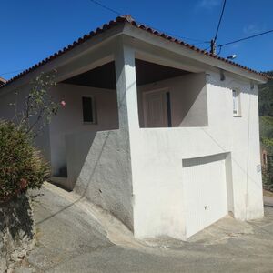 Casa de Habitação; Detached House in Tremoa, Almalaguês