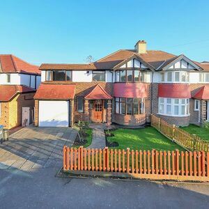 Chiltern Drive, London: Top Affordable Housing Options for S