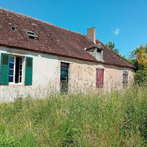  2 bedroom Detached House with Garden Outbuildings