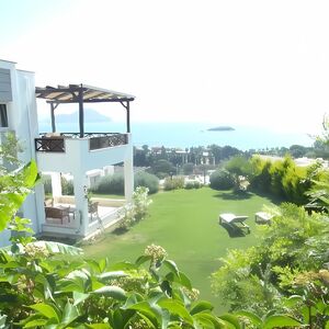 BODRUM YALIKAVAKTA DENİZE SIFIR 4+1 LÜX VİLLA