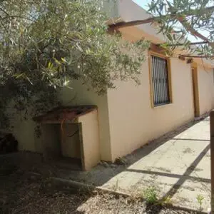 FTJ90 Rural bolt hole close to town.