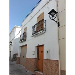 FSRN228 Renovated village house with roof terrace.