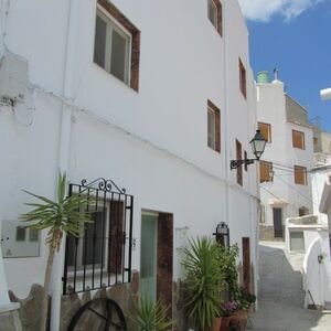 FSR05 Renovated village property with guest suite.