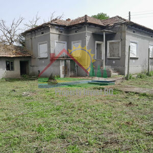 Large regulated plot 2500m2, with old house near Dobrich 