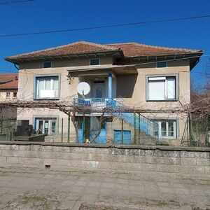 Bargain house with garage 20 km from Danube River, Pleven