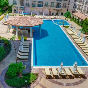 One Bedroom apartment with Pool View in Dawn Park