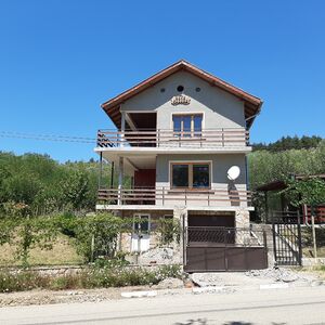 Solid villa with spacious yard and great views in Vratsa 