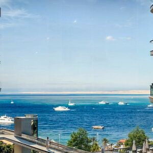 Modern 2-Bedroom Apartment with Pool View 