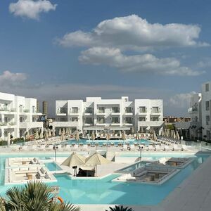 Chalet for sale - immediate delivery directly on the sea