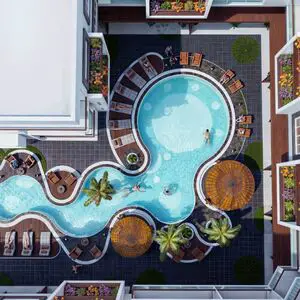 Amazing apartment Quiet. clean area Pool level with a pool