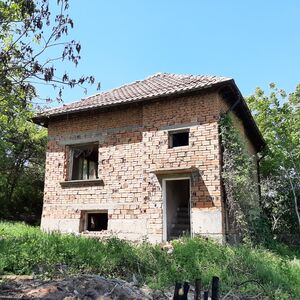 Solid house with big yard & great panoramic views near river