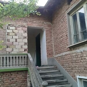 Private property with 2500 SQM of land in VT Ovcha Moglia