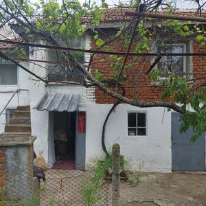 Cheap two-storey house with a large plot of 2 290 sq m for s