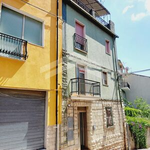 Charming Townhouse with Two Independent Apartments and Garde