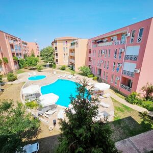 New studio with a nice view of the pool!