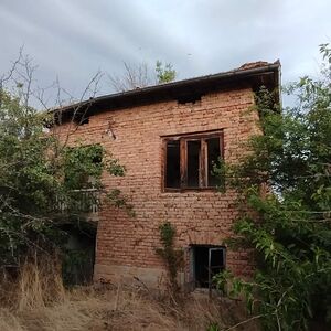 True Fixer-Upper at the Edge of Dragomirovo – 6-Room Village
