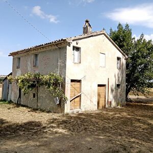 Detached countryside house with land in Corinaldo, Marche