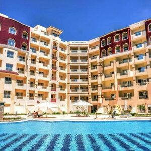 FlorenzaKhamsin in Arabia road in hurghada