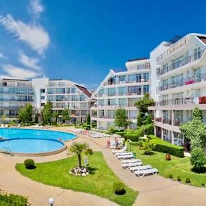 1-bedroom apartment with green yard in Sun Village