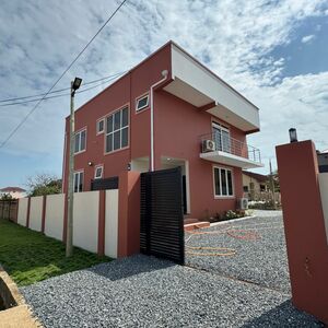 Luxurious 3-bedroom townhouse @ Tseaddi/ +233243321202