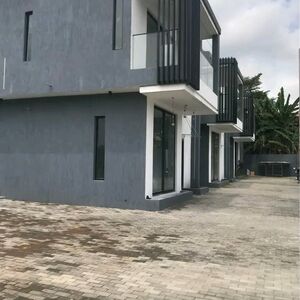 Ultra modern 4-bedroom townhouse @ Dzorwulu/+233243321202