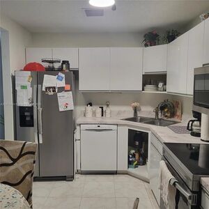 33 Meadows Dr, Boynton Beach, FL 33436