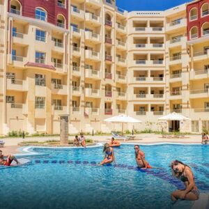 1BR Apartment direct on the pool