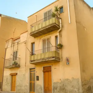 CASA INDIPENDENTE DI AMPIA METRATURA IN VENDITA