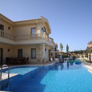  İZMİR ÇEŞME’DE ÖZEL HAVUZLU HAFTALIK KİRALIK LÜKS TATİL