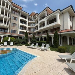 One Bedroom apartment with pool view in Chateau Del Mar