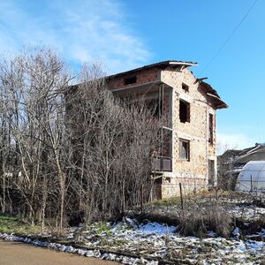 Rural property with land and views 15 km from spa resort