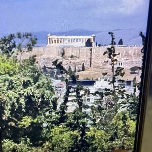  two-story detached house twenty minutes walk from the acrop