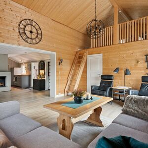 Vacation Home with Terrace - Mountain Chalet Near Kleivtjønn