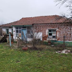 One-storey house with a plot of 1900 sq.m near Elhovo