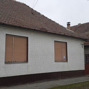 I am selling a house in Jarkovac-Secanj